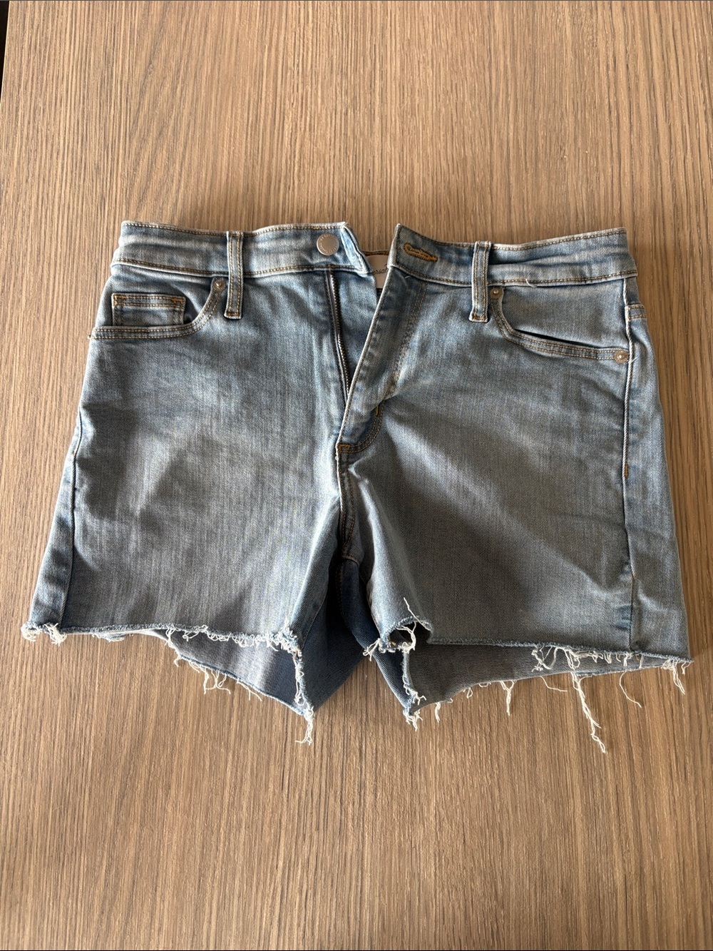 Universal Thread High Rise Midi Denim Shorts Size 6/28 Light Wash Raw Hem
